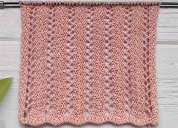 Rayures verticales ajourées au tricot