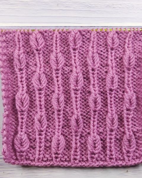 Point Feuille en Relief au Tricot