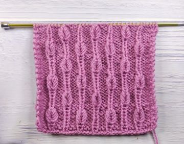Point Feuille en Relief au Tricot