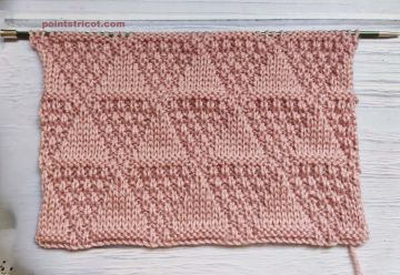 Point de Triangles en Relief au Tricot