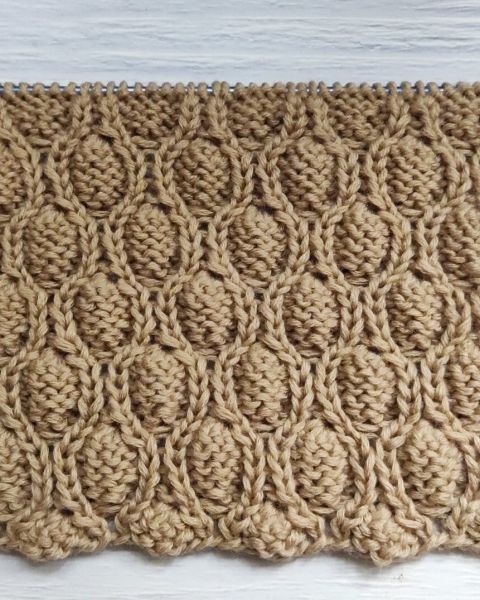 Point en Relief avec Ovales au Tricot