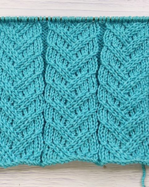 Point à relief en chevron (Herringbone)