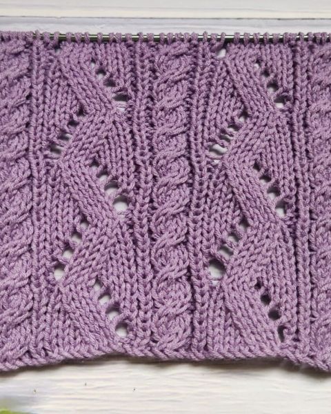 Point Ajouré avec Torsades au Tricot