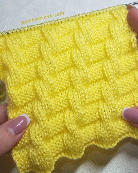 Au tricot de fausse torsade pour les débutantes
