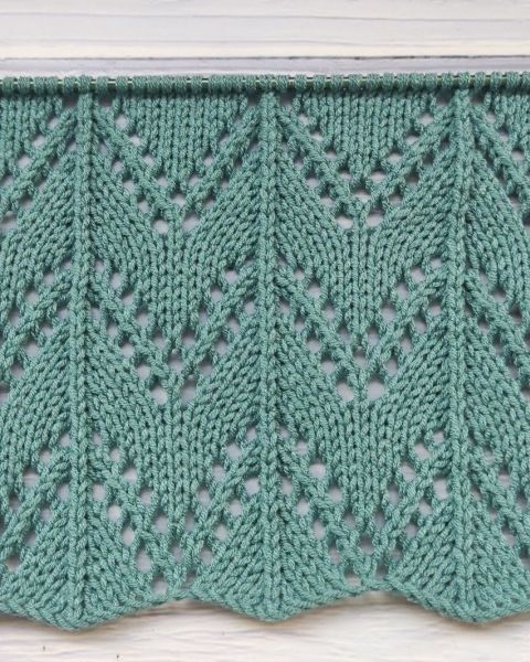 Point Ajouré à Vagues au Tricot