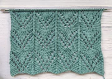 Point Ajouré à Vagues au Tricot